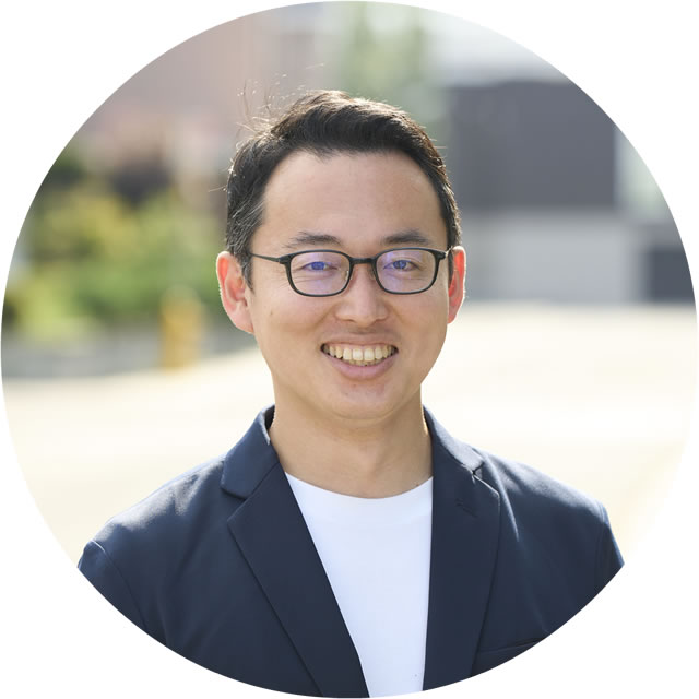 笑顔の塾長 渡邊先生の写真