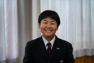 笑い顔が素敵な男子中学生